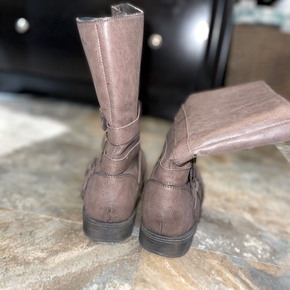 Flat Heel Mid-Calf Brown Fall/Winter Boots - Picture 2 of 3